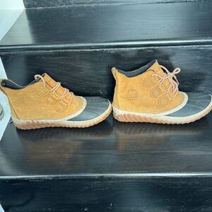Sorel Women’s Tan and Gray Boots